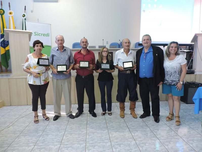 HOMENAGEM AOS EX PREFEITOS